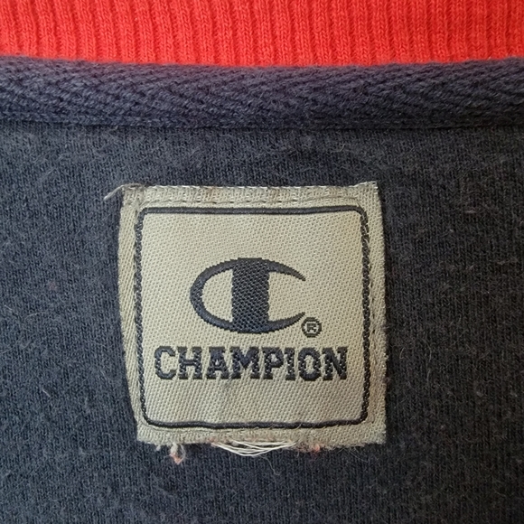 Champion Sweatshirt  early 2000s thick red with navy logo fits like xl - Picture 4 of 5